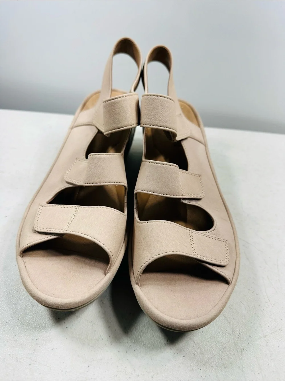 Clarks Women’s Light Taupe Triple-Strap Wedge Sandals